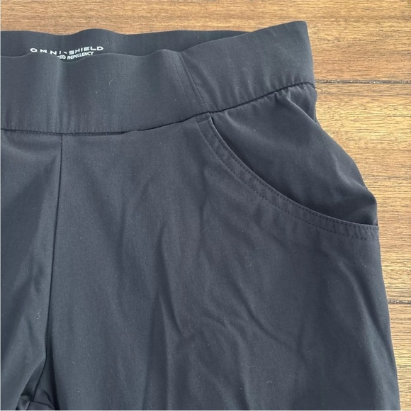 Columbia Omni-Shield Black Pull On Active Capri Pants Sz S Advanced Repellency - Picture 4 of 10